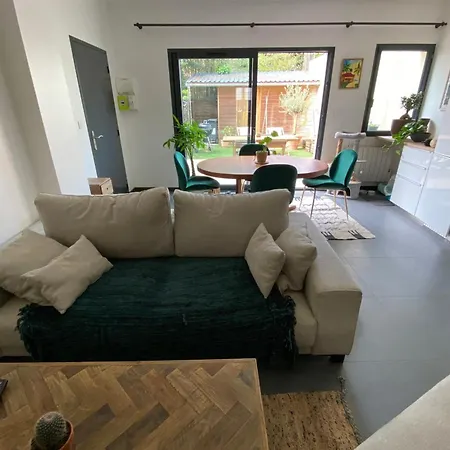Well-appointed Love Nest With Spacious Garden Bordeaux