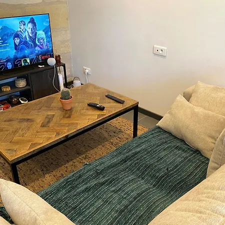 Well-appointed Love Nest With Spacious Garden Daire Bordeaux